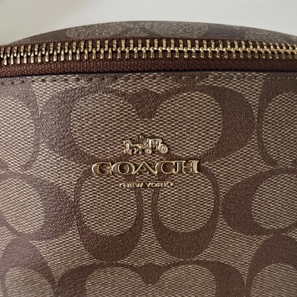 Coach Monogram Crossbody/Fanny pack or waist bag, adjustable strap. New With Tag - Picture 12 of 17